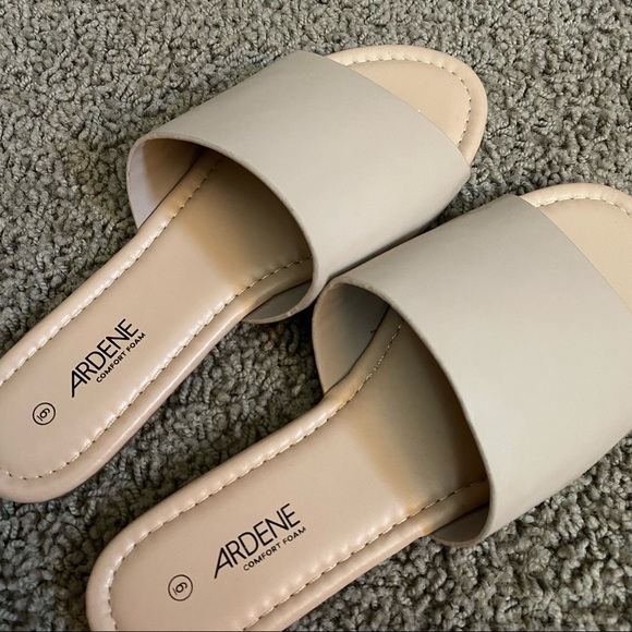 New Ardene Flats - Picture 3 of 4